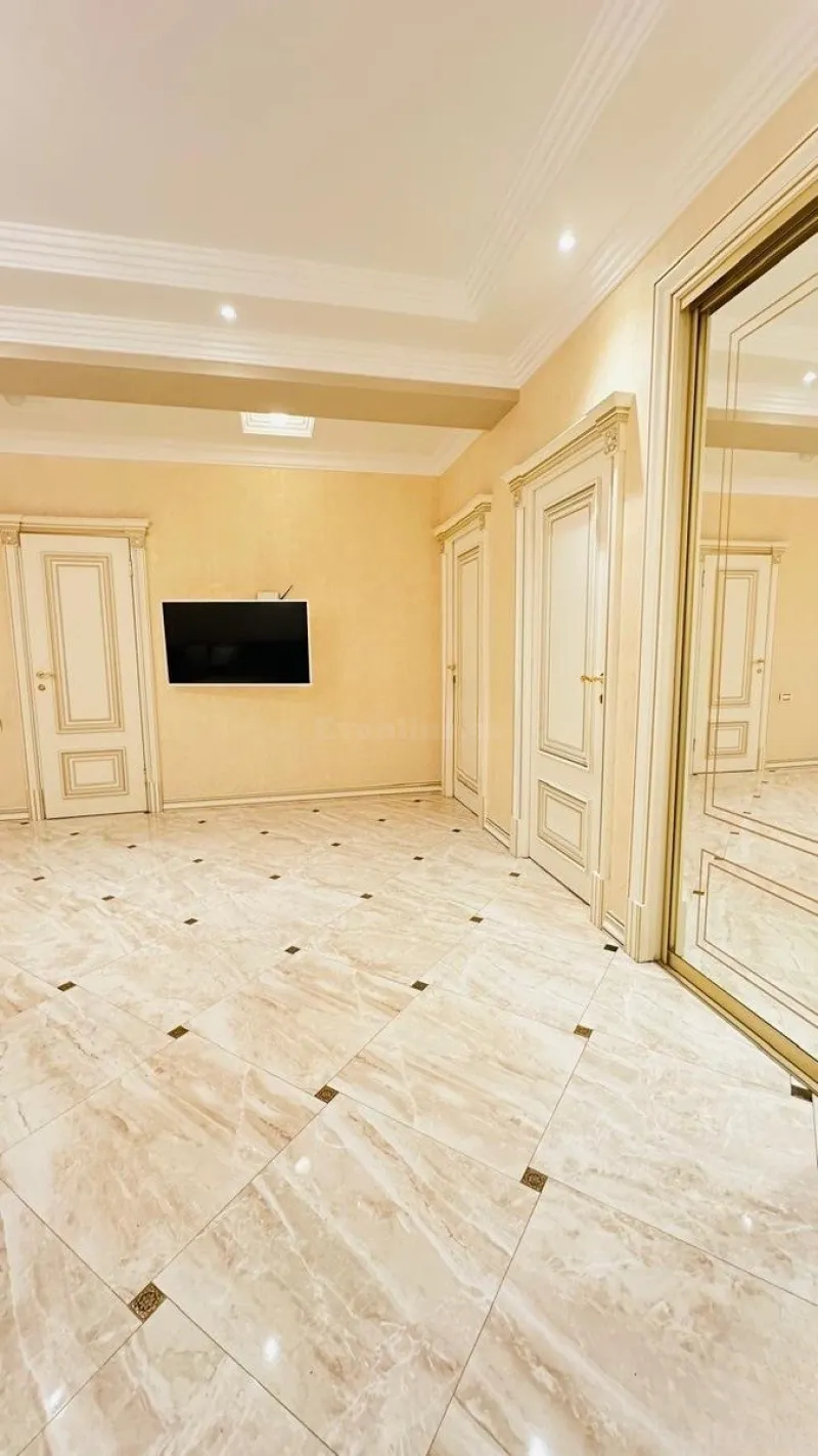 Satılır 3 otaqlı Mənzil Yeni tikili 168 m² Nəsimi r. - şəkil 4