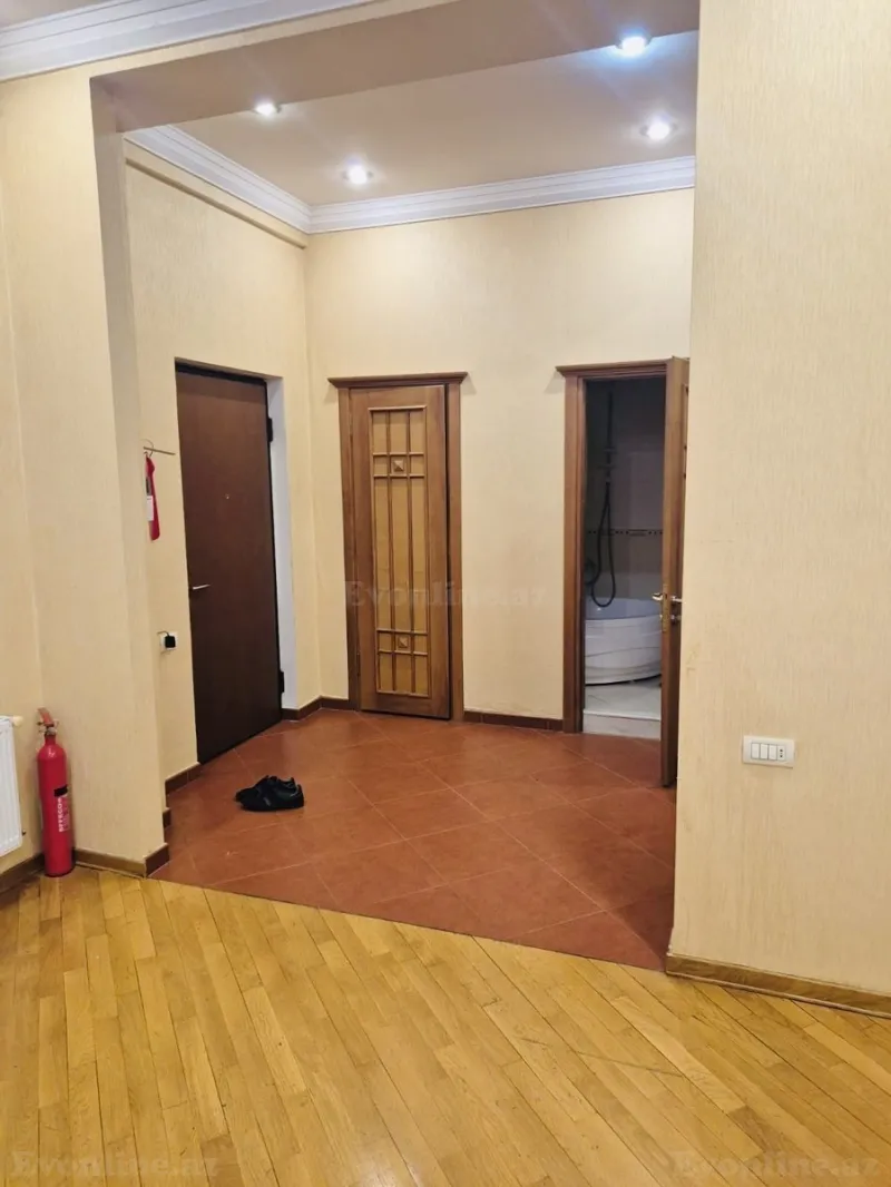 Satılır 3 otaqlı Mənzil Yeni tikili 180 m² 28 May m. - şəkil 11