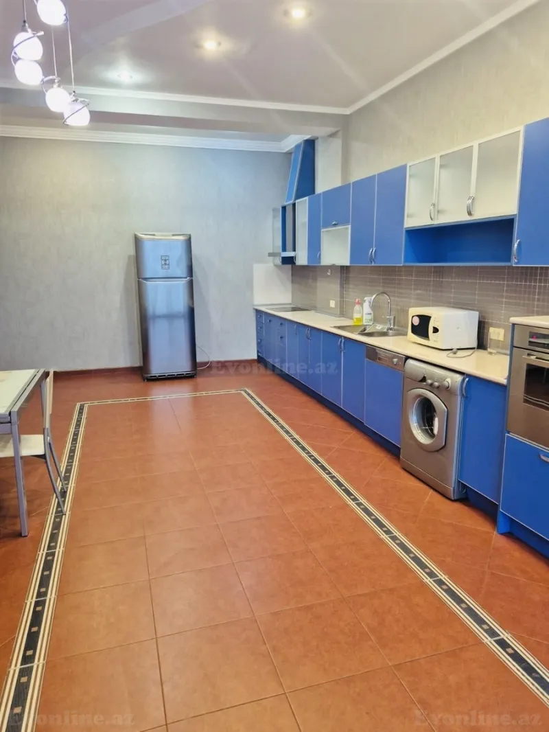 Satılır 3 otaqlı Mənzil Yeni tikili 180 m² 28 May m. - şəkil 16