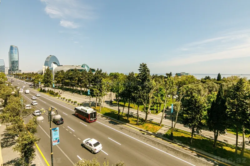 Satılır 4 otaqlı Mənzil Köhnə tikili 180 m² Sahil m.