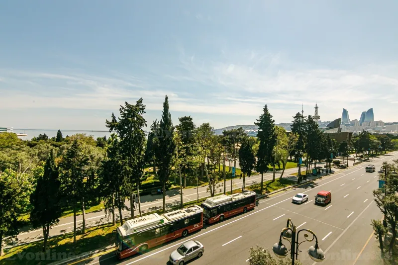 Satılır 4 otaqlı Mənzil Köhnə tikili 180 m² Sahil m. - şəkil 2