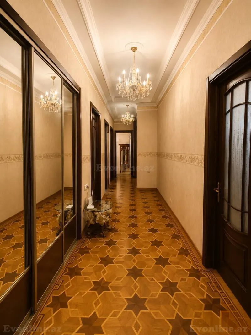 Satılır 4 otaqlı Mənzil Köhnə tikili 180 m² Sahil m. - şəkil 3
