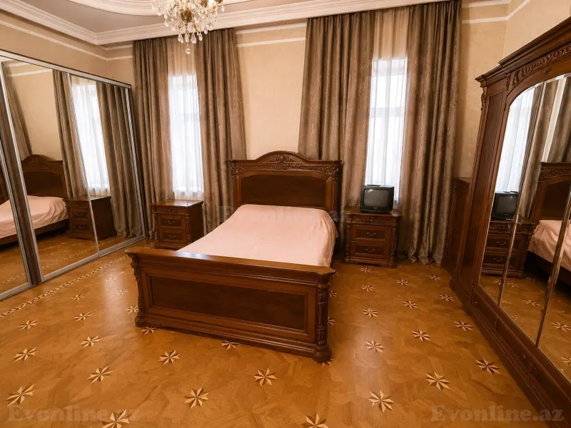 Satılır 4 otaqlı Mənzil Köhnə tikili 180 m² Sahil m. - şəkil 4
