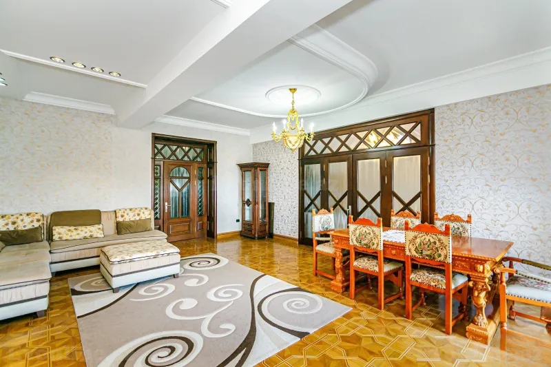 Satılır 4 otaqlı Mənzil Köhnə tikili 180 m² Sahil m. - şəkil 6