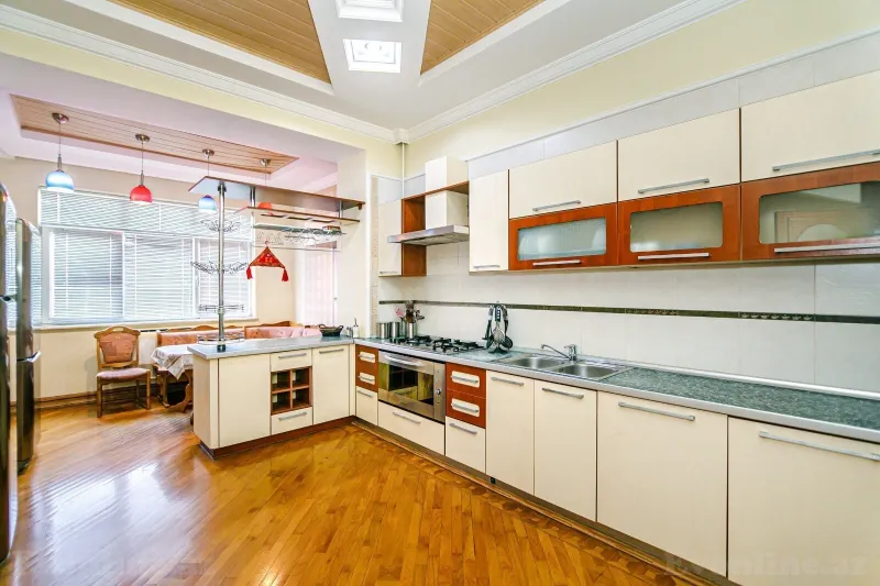 Satılır 4 otaqlı Mənzil Köhnə tikili 180 m² Sahil m. - şəkil 8