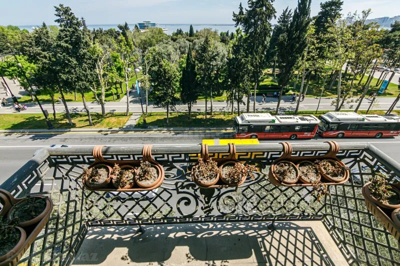 Satılır 4 otaqlı Mənzil Köhnə tikili 180 m² Sahil m. - şəkil 10
