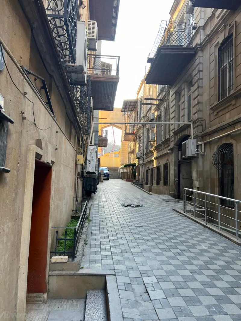 Satılır 4 otaqlı Mənzil Köhnə tikili 120 m² İçərişəhər m. - şəkil 23