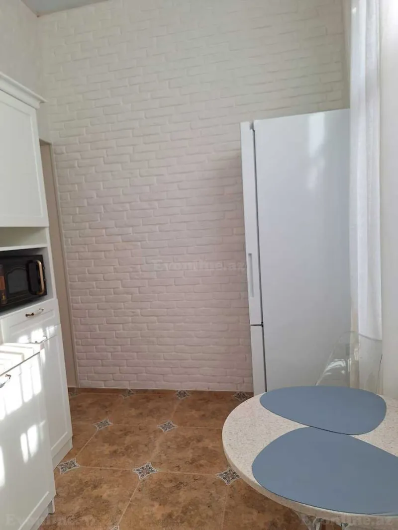 Kirayə verilir 2 otaqlı Mənzil Köhnə tikili 75 m² Sahil m. - şəkil 12