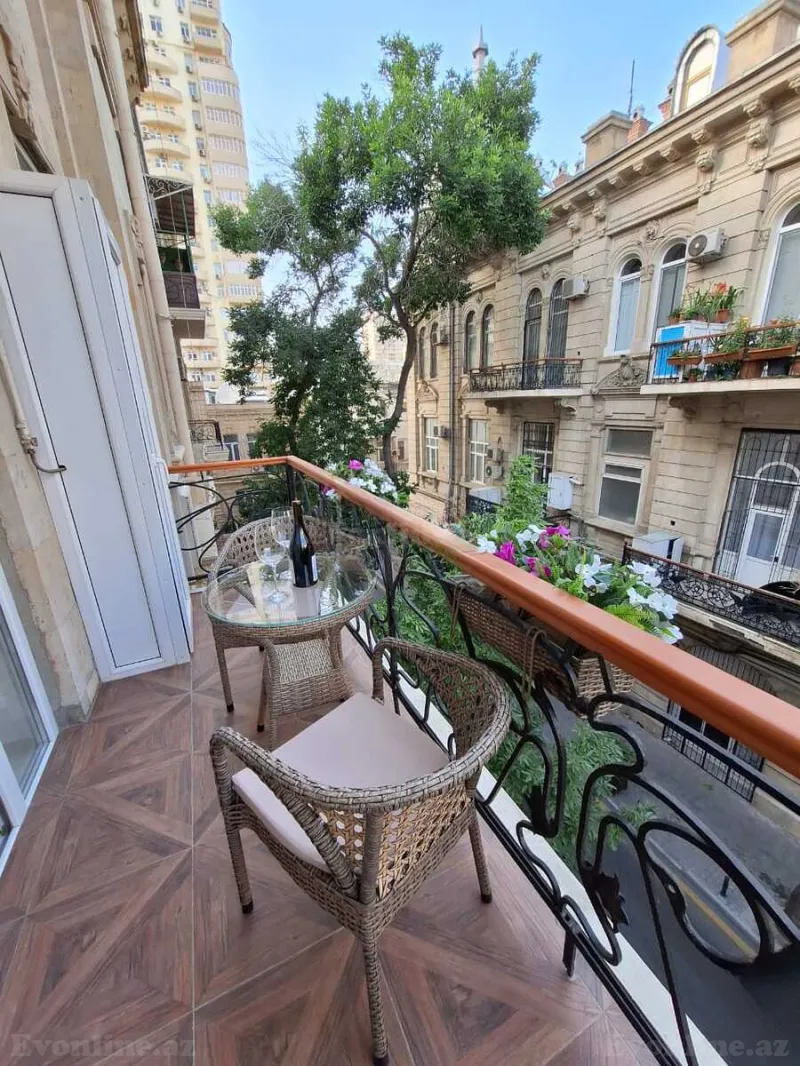 Kirayə verilir 2 otaqlı Mənzil Köhnə tikili 75 m² Sahil m. - şəkil 22