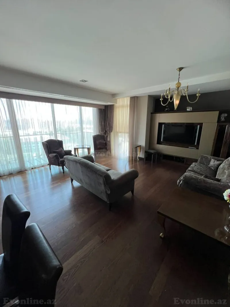 Kirayə verilir 5 otaqlı Mənzil Yeni tikili 200 m² Səbail r.
