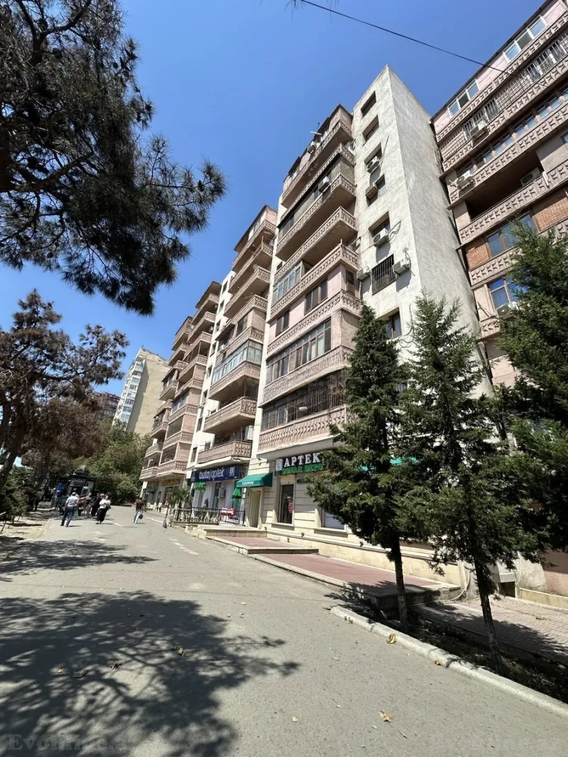 Satılır 4 otaqlı Mənzil Köhnə tikili 115 m² 20 Yanvar m.