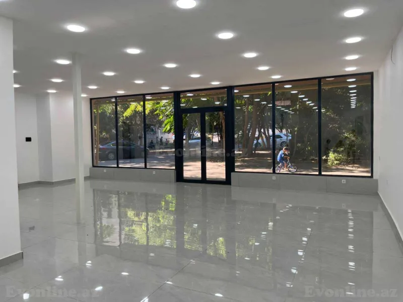 Obyekt 200 m² İnşaatçılar m. Satılır