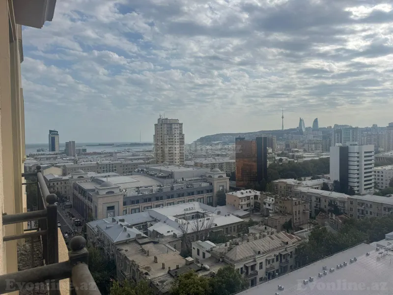 4 otaqlı Mənzil 148 m² 28 May m. Satılır