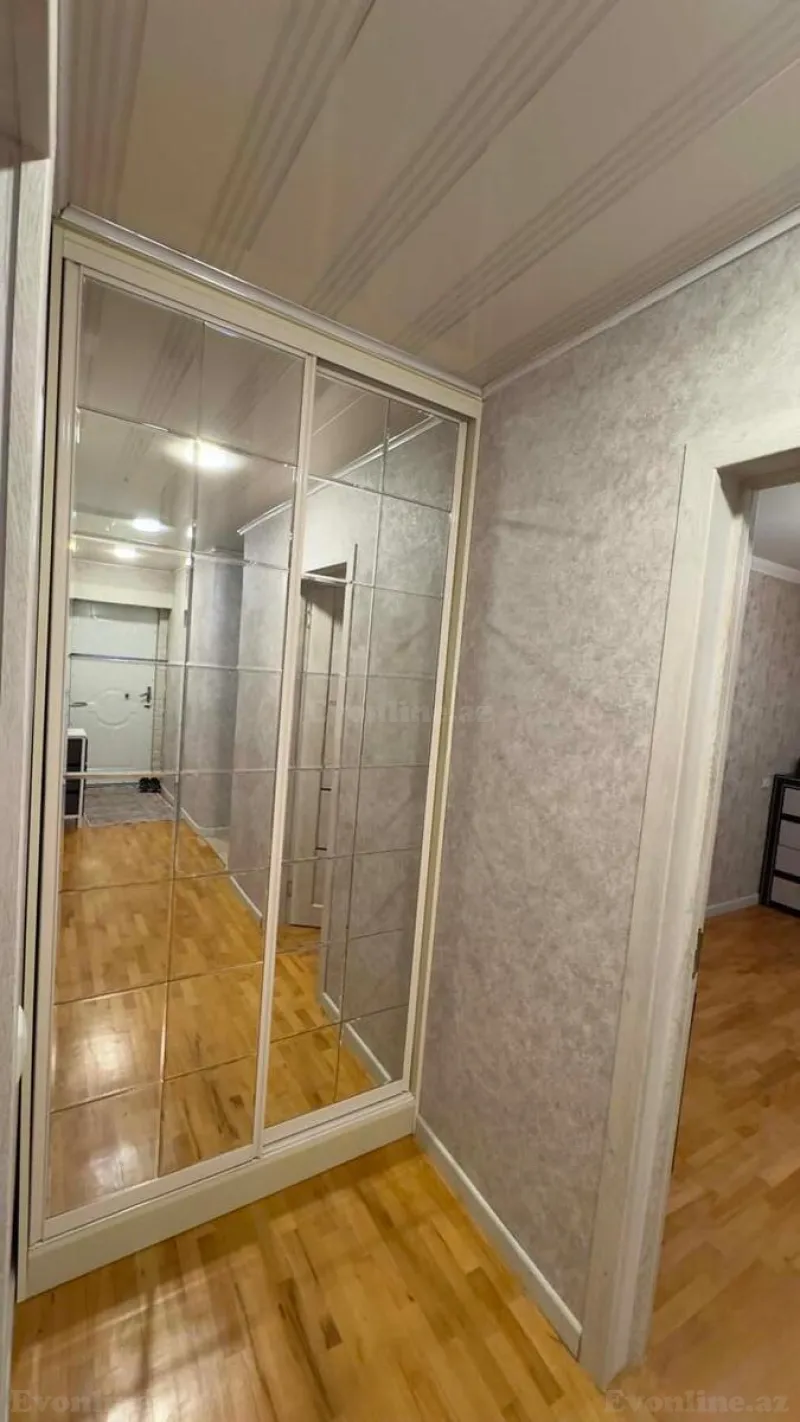 Satılır 3 otaqlı Mənzil Köhnə tikili 72 m² Elmlər Akademiyası m.