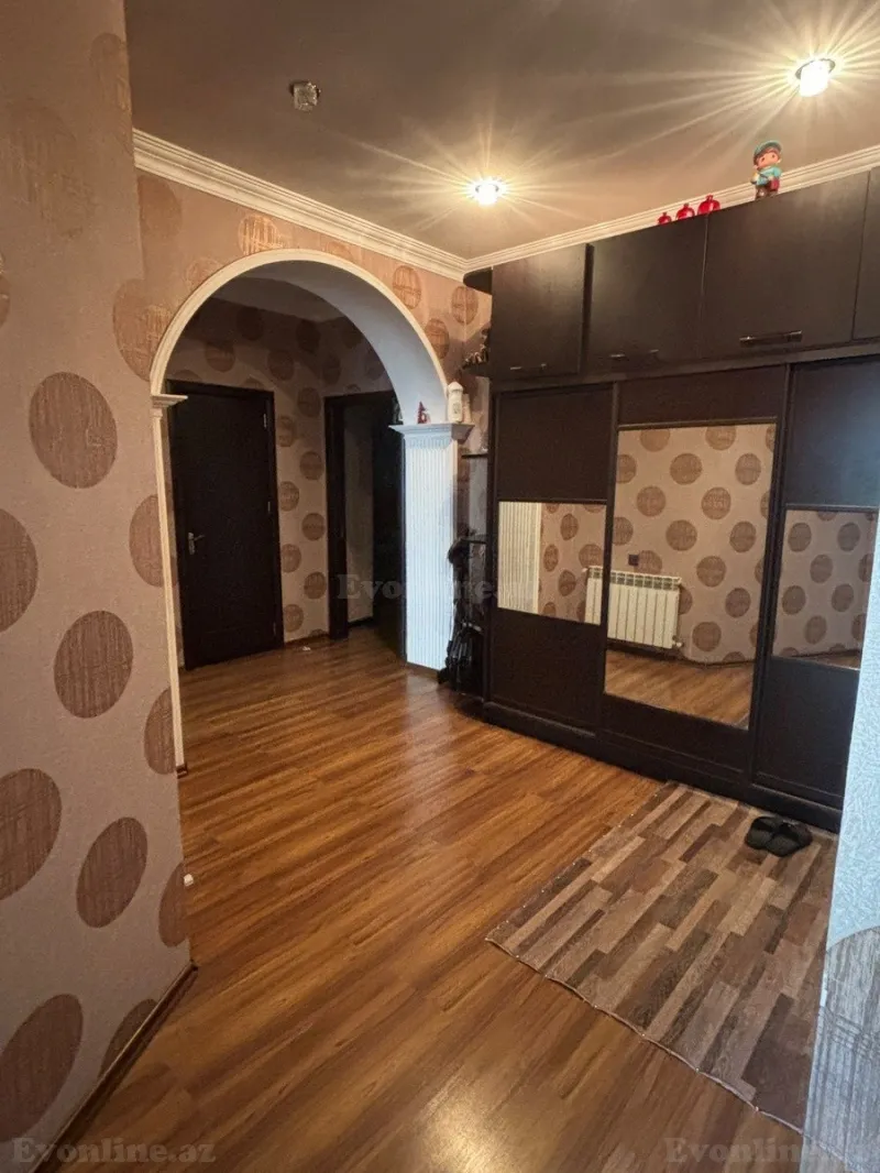 3 otaqlı Mənzil 110 m² İnşaatçılar m. Satılır