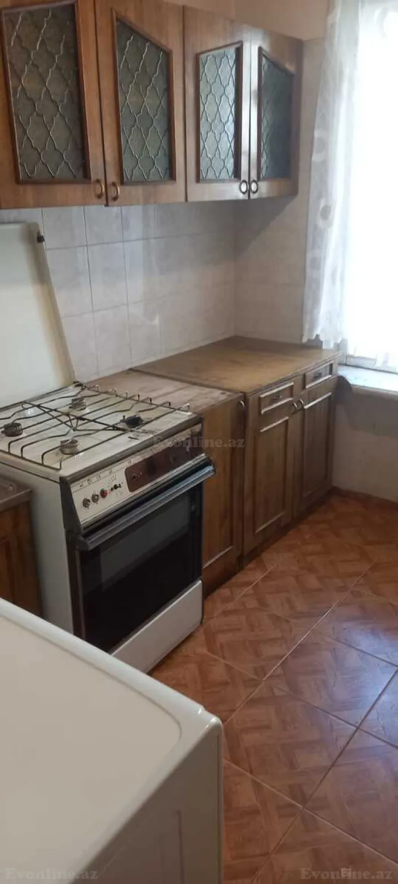 Kirayə verilir 3 otaqlı Mənzil Köhnə tikili 75 m² Elmlər Akademiyası m.