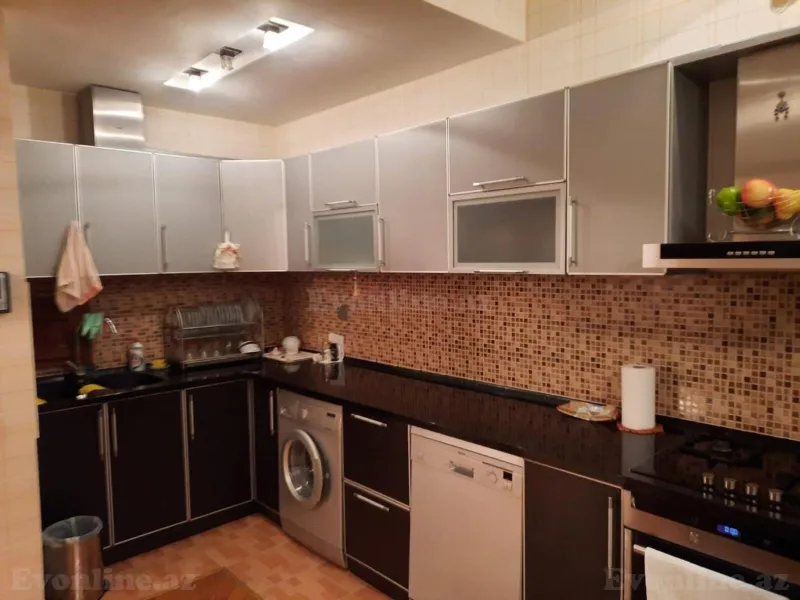 Satılır 4 otaqlı Mənzil Yeni tikili 170 m² Memar Əcəmi m. - şəkil 5