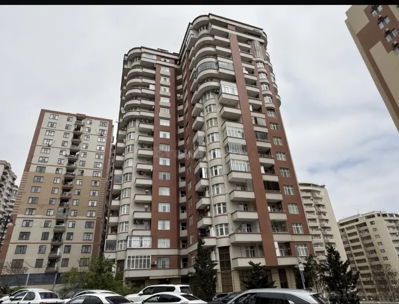 3 otaqlı Mənzil 107 m² H.Cavid pr. Satılır