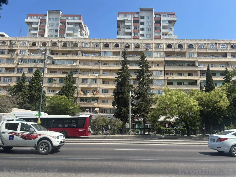 Satılır 4 otaqlı Mənzil Köhnə tikili 120 m² Qara Qarayev m.