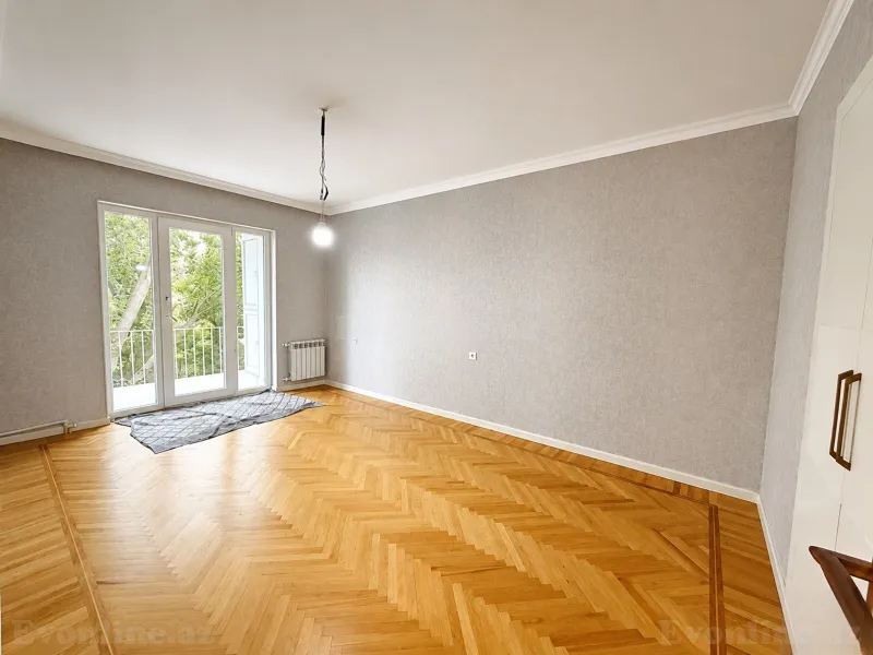 Satılır 3 otaqlı Mənzil Köhnə tikili 80 m² Yasamal r. - şəkil 2