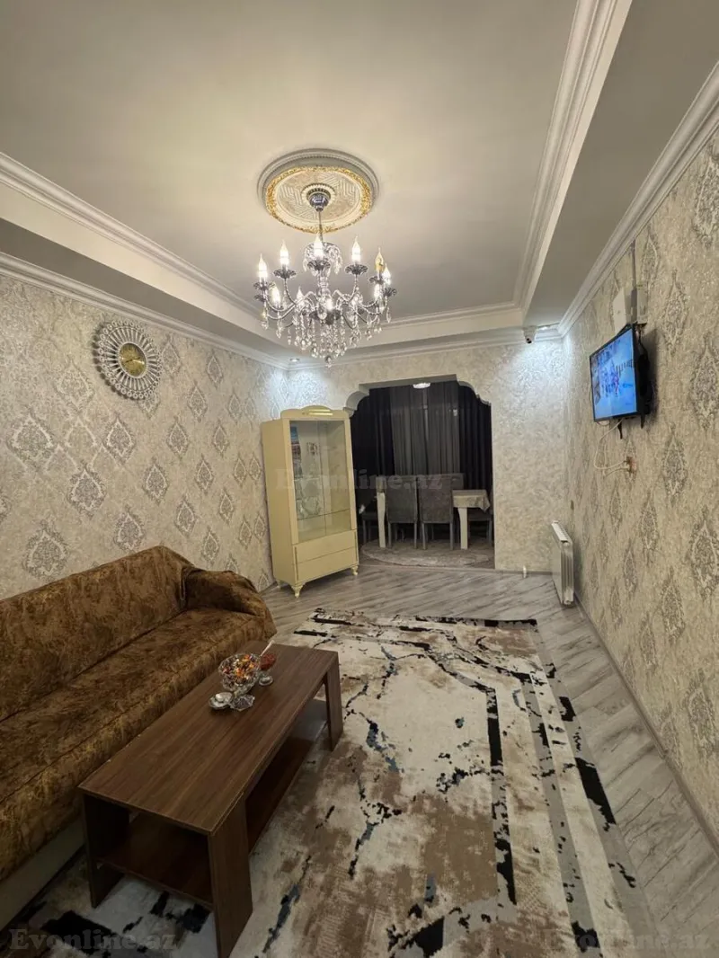 Bakı, Binəqədi r., 7-ci mikrorayonda 3 otaqlı mənzil satılır