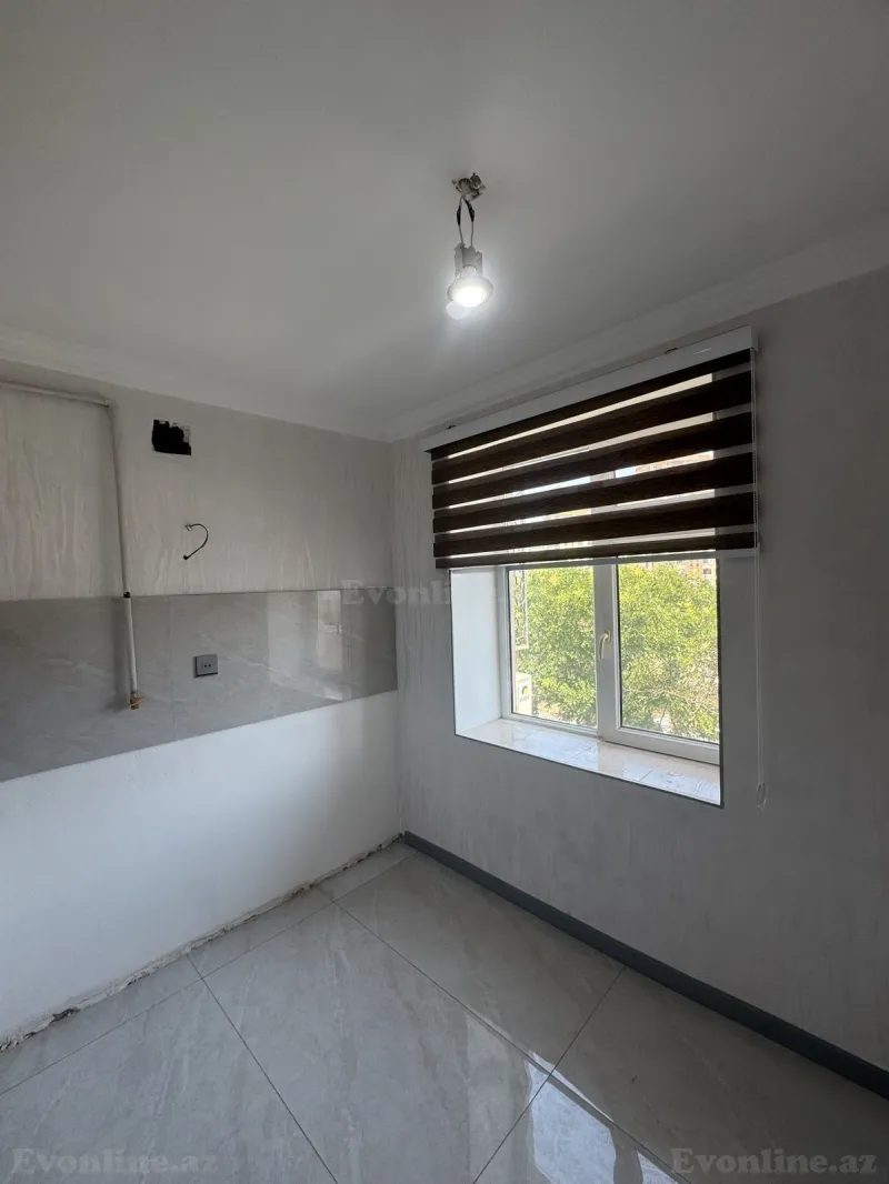 Satılır 2 otaqlı Mənzil Köhnə tikili 65 m² İnşaatçılar m. - şəkil 2