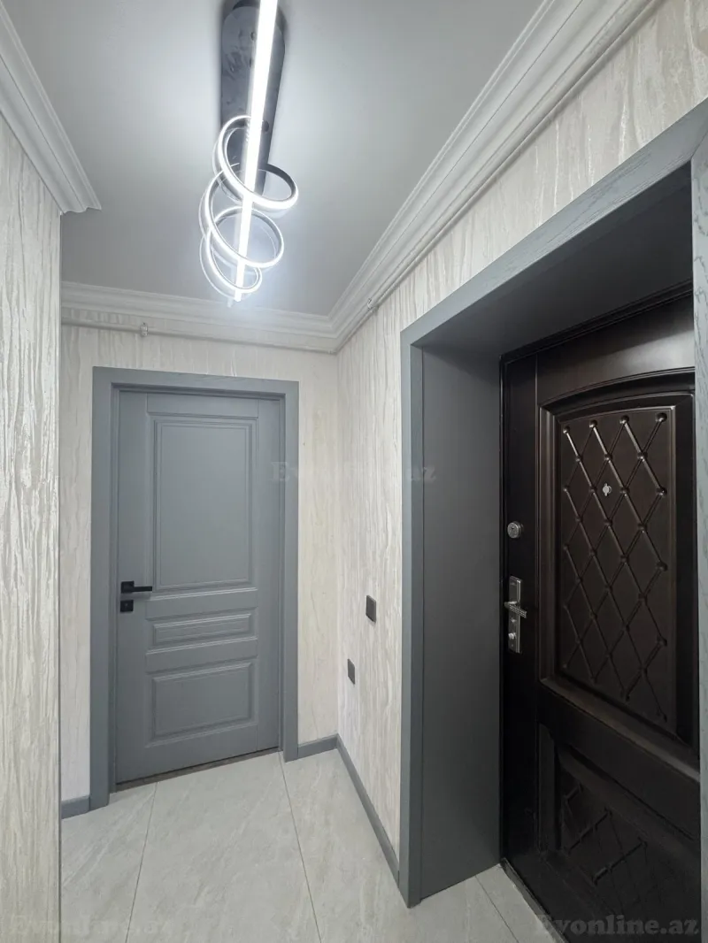 Satılır 2 otaqlı Mənzil Köhnə tikili 65 m² İnşaatçılar m. - şəkil 3