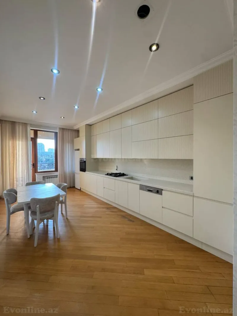 Kirayə verilir 4 otaqlı Mənzil Yeni tikili 220 m² Nizami m. - şəkil 6