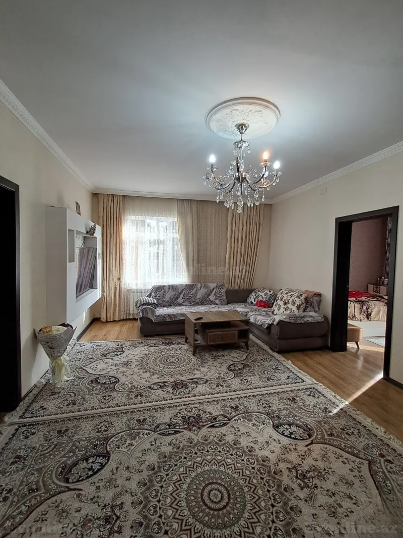7 otaqlı Həyət evi 170 m² İnşaatçılar m. Satılır