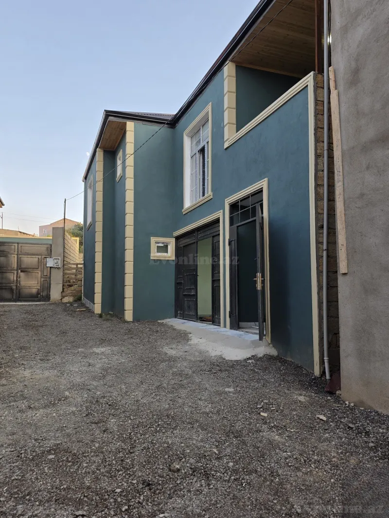8 otaqlı Həyət evi 100 m² Hökməli Satılır