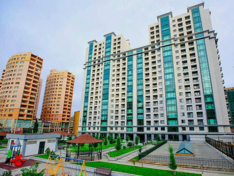 3 otaqlı Mənzil 135 m² İnşaatçılar m. Satılır