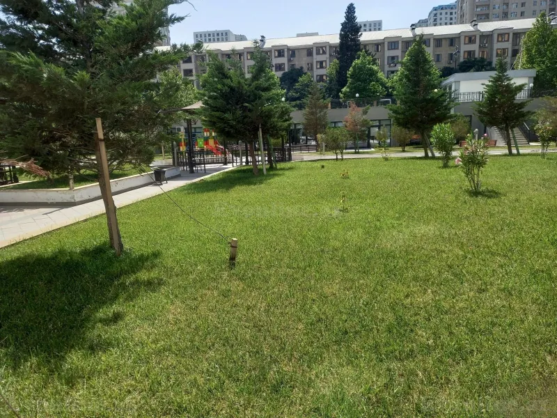 Satılır 3 otaqlı Mənzil Yeni tikili 135 m² İnşaatçılar m. - şəkil 2