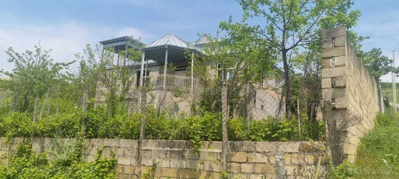 Şamaxıda 5 otaqlı həyət evi satılır