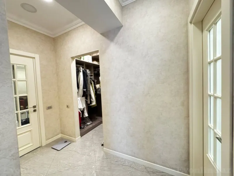 Kirayə verilir 3 otaqlı Mənzil Yeni tikili 155 m² İnşaatçılar m. - şəkil 4