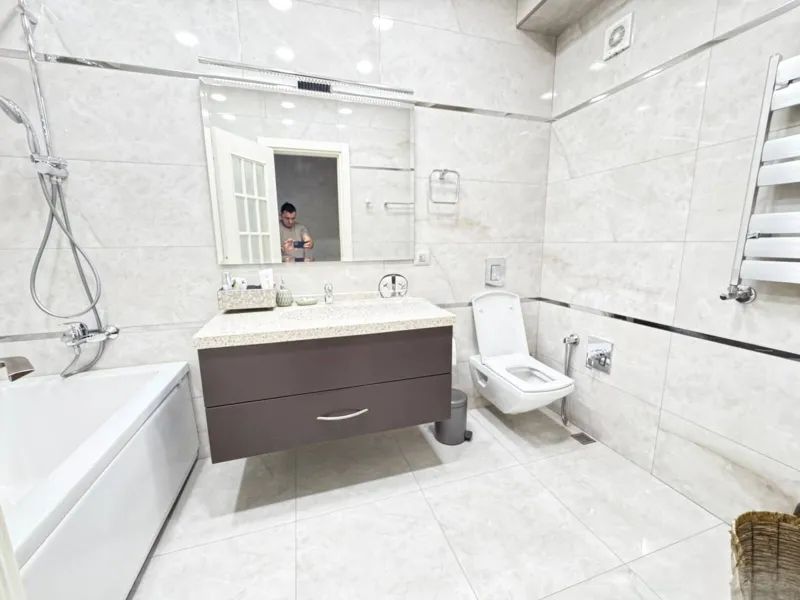 Kirayə verilir 3 otaqlı Mənzil Yeni tikili 155 m² İnşaatçılar m. - şəkil 5