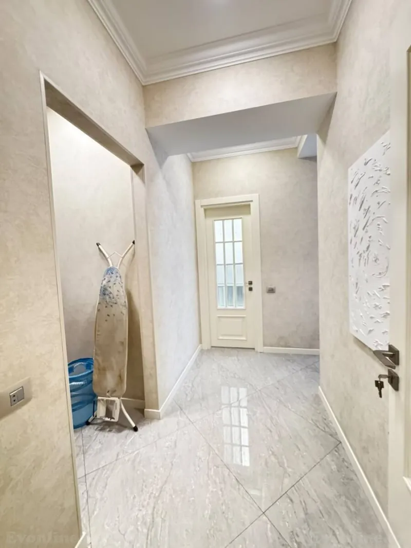 Kirayə verilir 3 otaqlı Mənzil Yeni tikili 155 m² İnşaatçılar m. - şəkil 9