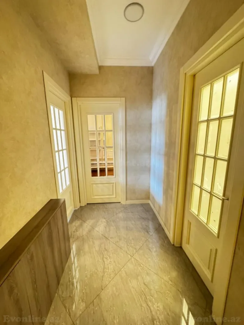 Kirayə verilir 3 otaqlı Mənzil Yeni tikili 155 m² İnşaatçılar m. - şəkil 13