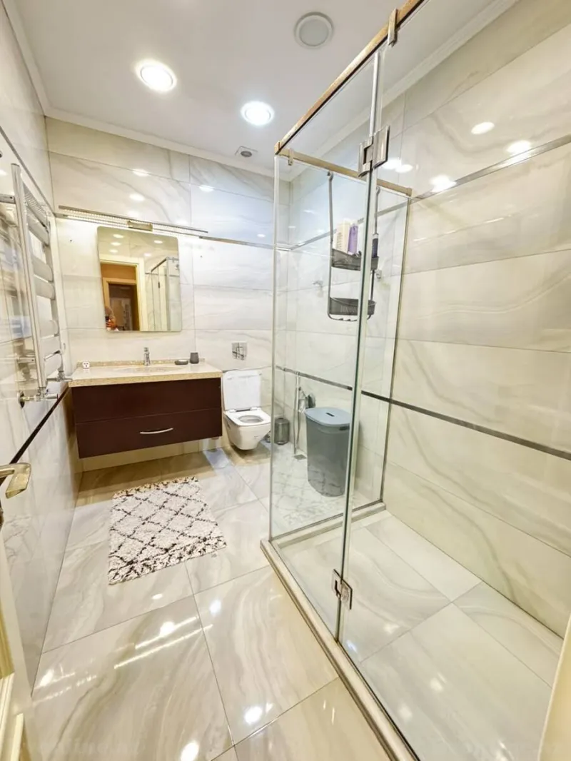 Kirayə verilir 3 otaqlı Mənzil Yeni tikili 155 m² İnşaatçılar m. - şəkil 15