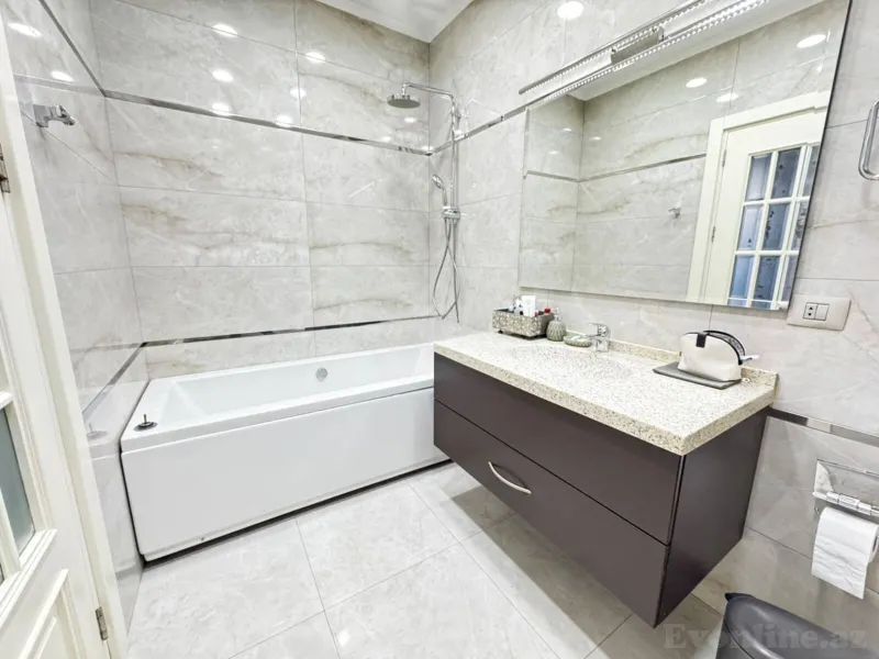 Kirayə verilir 3 otaqlı Mənzil Yeni tikili 155 m² İnşaatçılar m. - şəkil 16