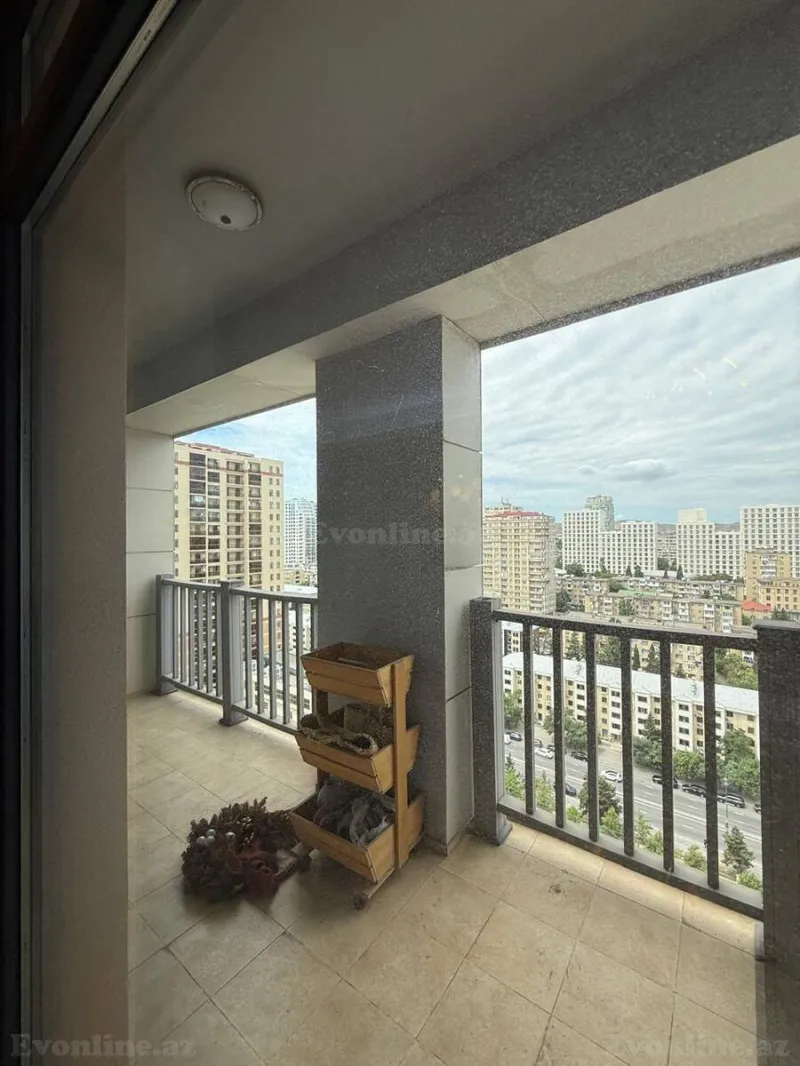 Satılır 4 otaqlı Mənzil Yeni tikili 242 m² İnşaatçılar m. - şəkil 2
