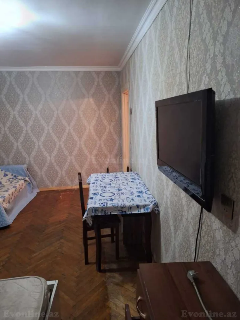 Kirayə verilir 1 otaqlı Mənzil Köhnə tikili 40 m² Qara Qarayev m.