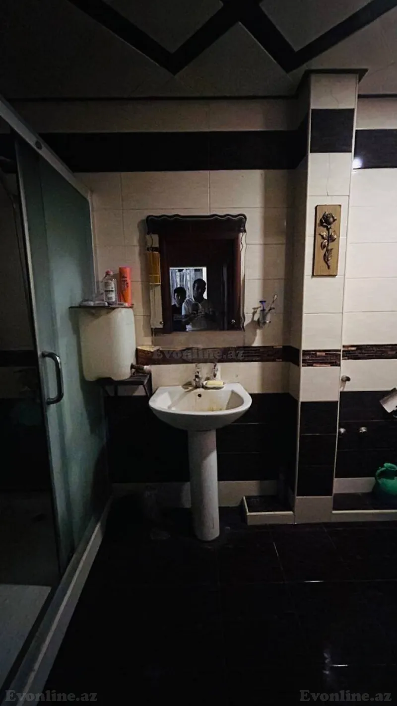 Satılır 2 otaqlı Mənzil Köhnə tikili 67 m² Gənclik m. - şəkil 3