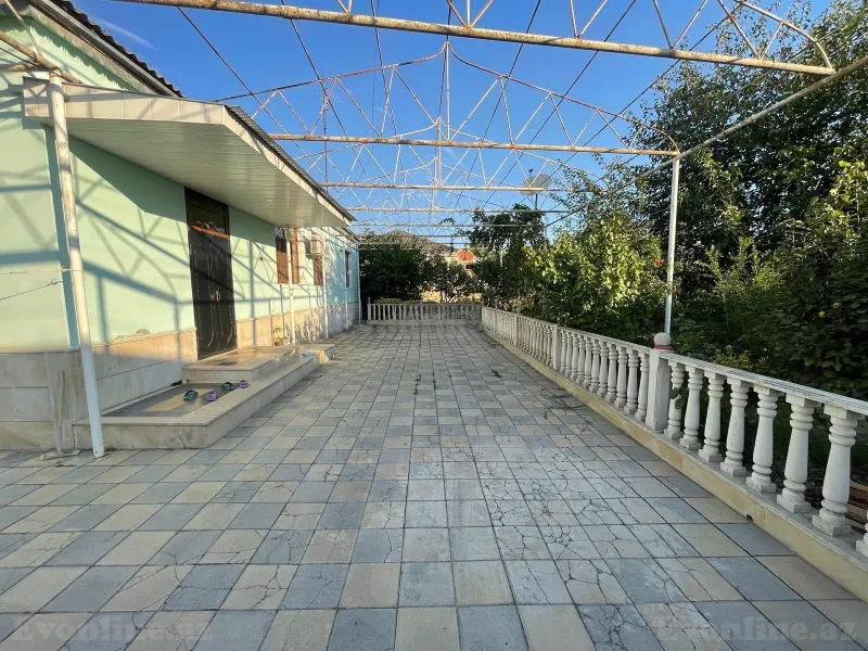 Şabranda 6 otaqlı həyət evi satılır
