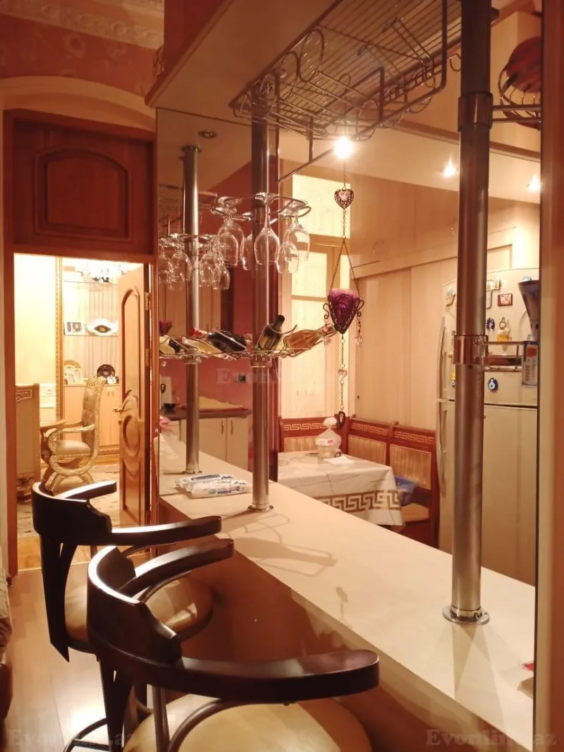 Satılır 3 otaqlı Mənzil Köhnə tikili 108 m² Sahil m. - şəkil 4