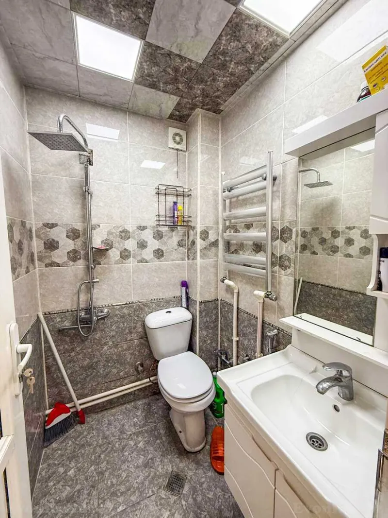 Kirayə verilir 2 otaqlı Mənzil Köhnə tikili 50 m² Neftçilər m. - şəkil 8