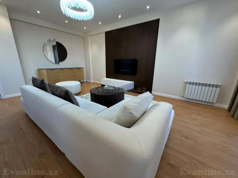 3 otaqlı Mənzil 160 m² Nizami m. Kirayə verilir