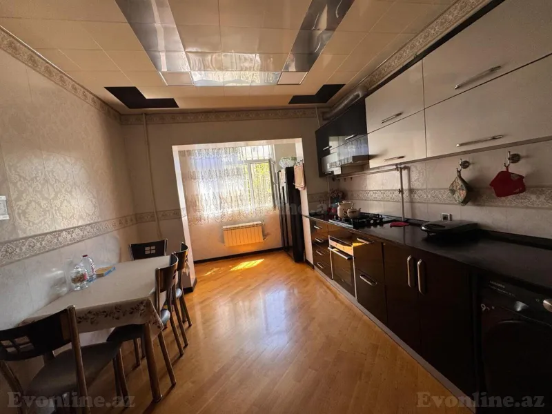 5 otaqlı Mənzil 120 m² Qara Qarayev m. Satılır
