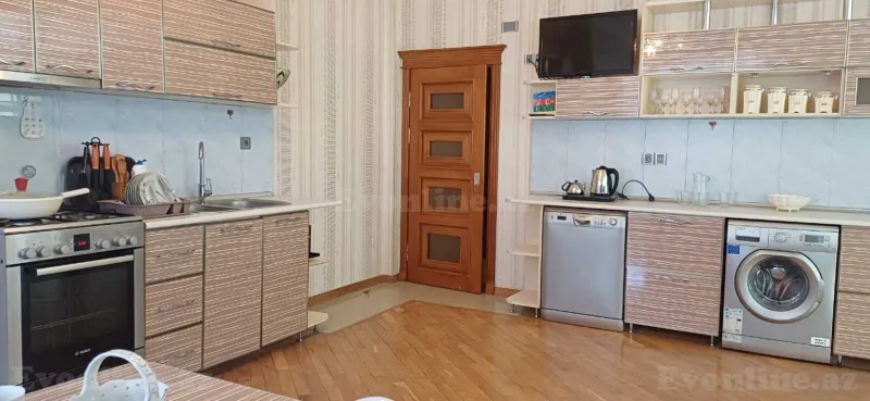 2 otaqlı Mənzil 85 m² Xətai r. Kirayə verilir