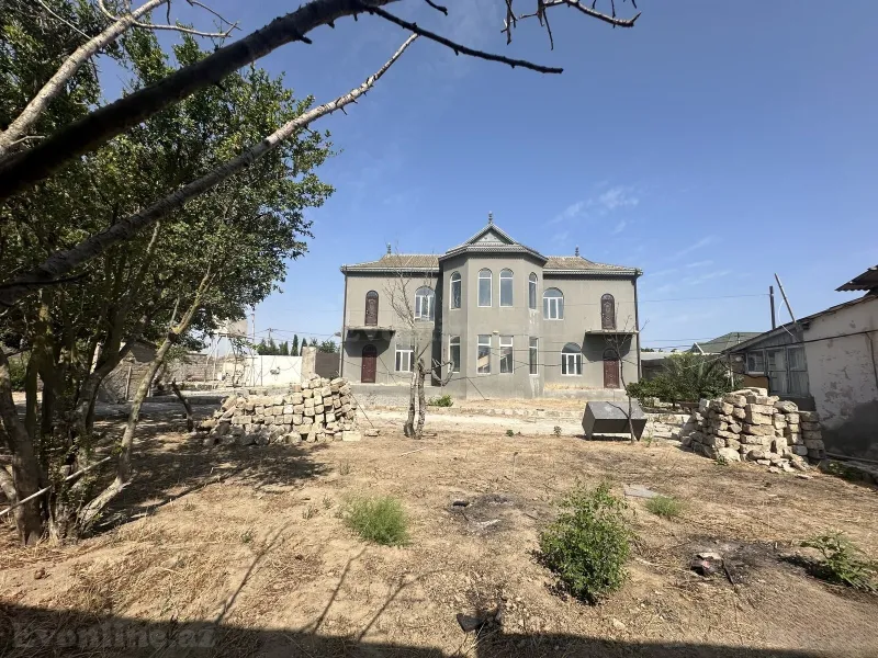8 otaqlı Həyət evi 330 m² Zirə Satılır