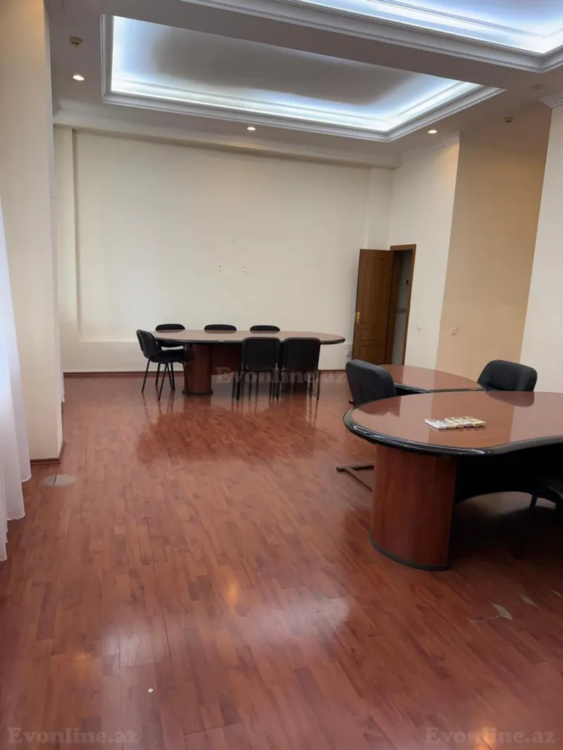 Kirayə verilir Ofis 235 m² İnşaatçılar m. - şəkil 2